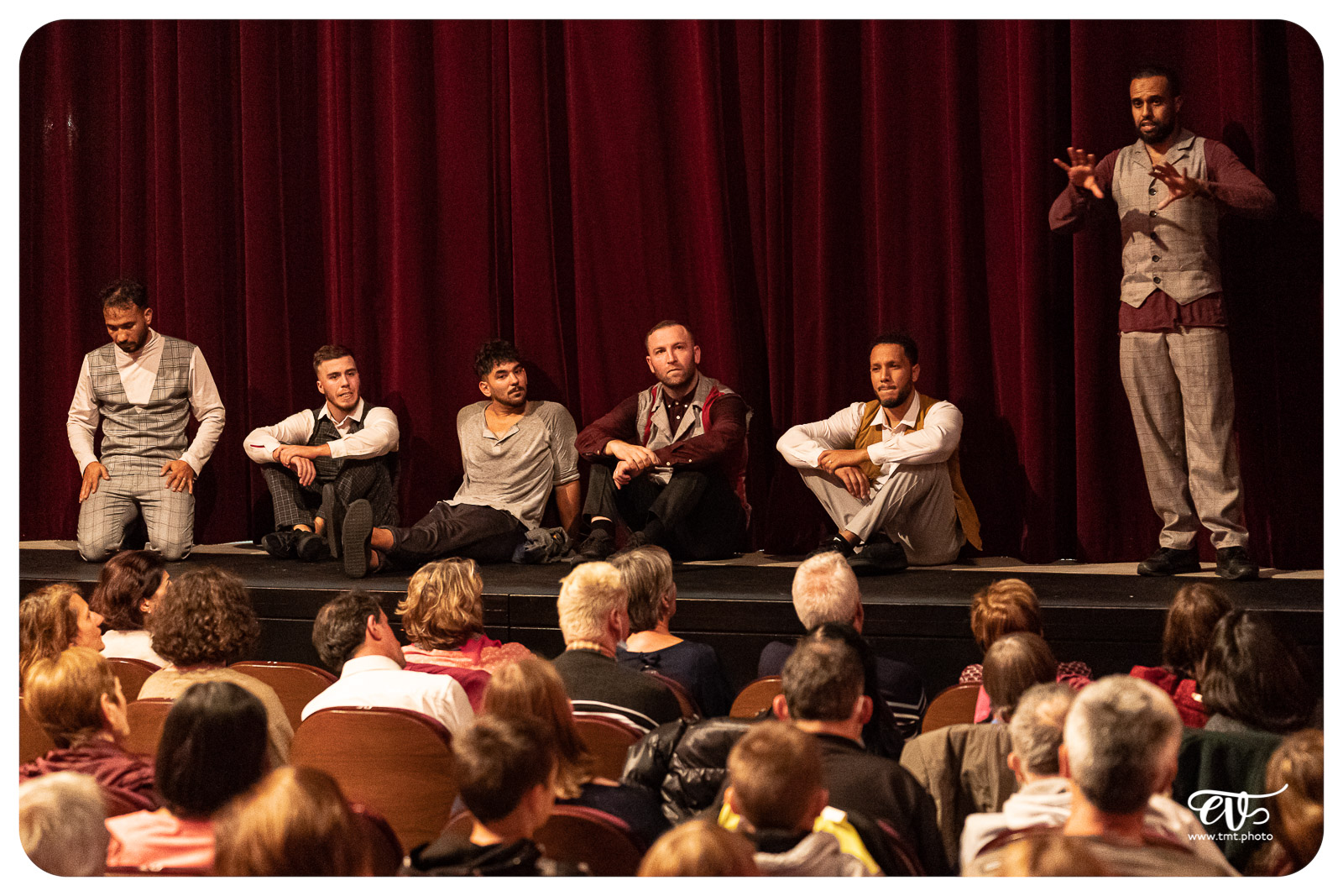 SUR LE FIL (CIE PYRAMID)